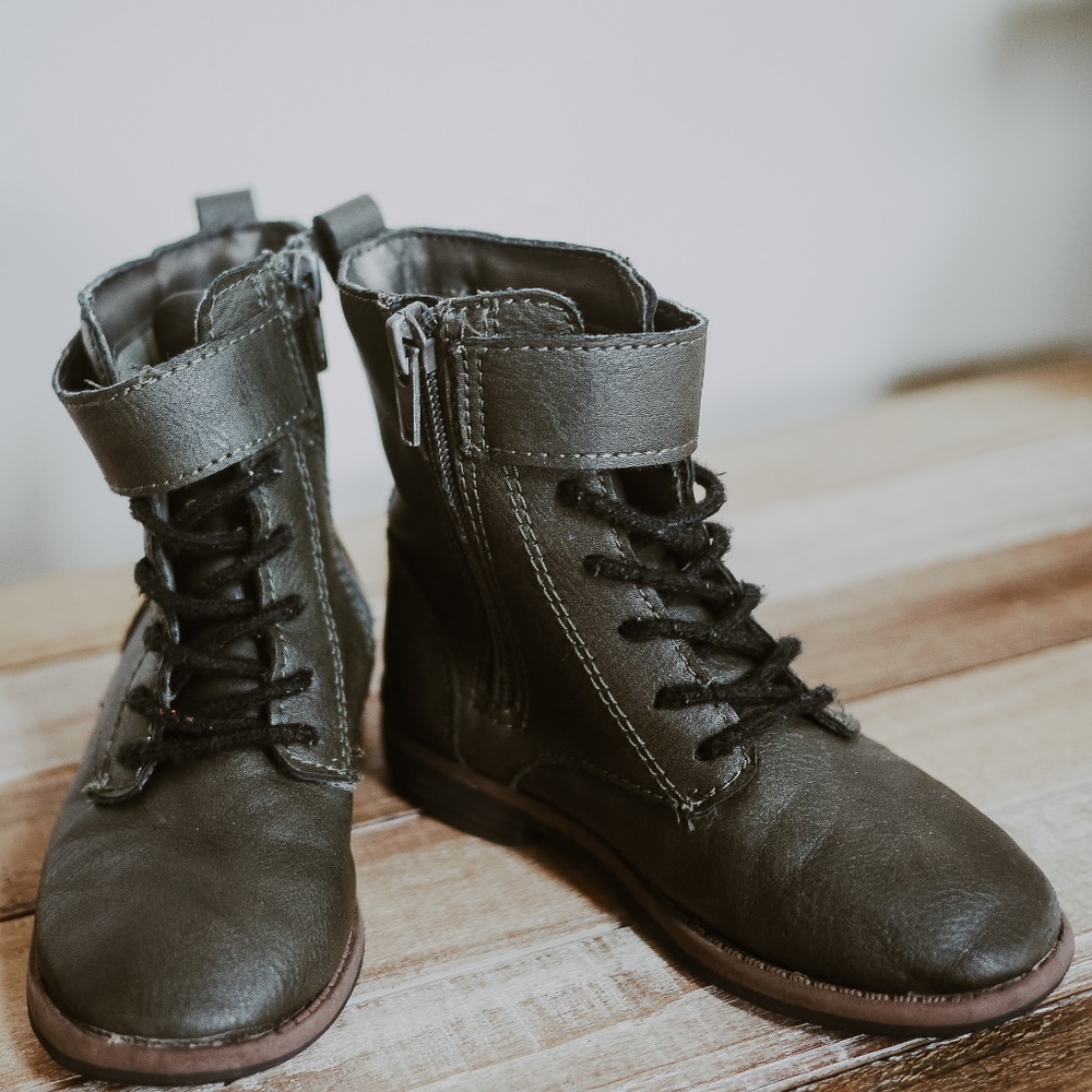 Oshkosh lace up boots